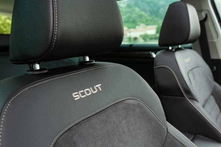 Детали интерьера Skoda Superb Scout 2019 года  (WW) (фото 60 из 72)